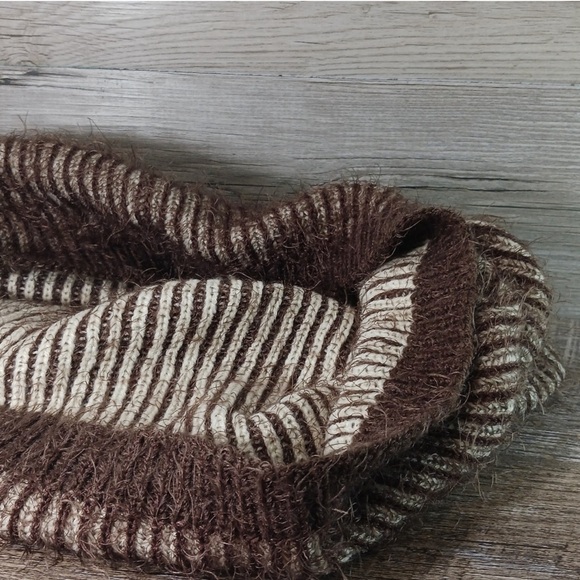 Simply Noelle Cowl Scarf Women's Brown Cream Fuzzy Cozy NWT - Picture 3 of 7